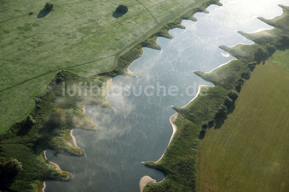 Luftbild Iserbegka - Uferbereiche am Flußverlauf der Elbe Bunen- Landschaft in Iserbegka im Bundesland Sachsen-Anhalt, Deutschland