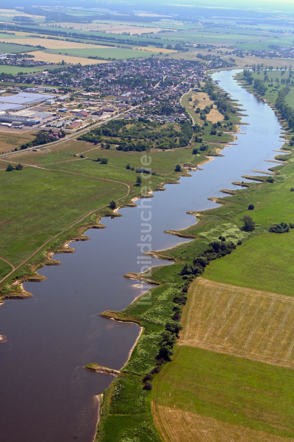 Iserbegka von oben - Uferbereiche am Flußverlauf der Elbe Bunen- Landschaft nahe der Stadt Elster in Iserbegka im Bundesland Sachsen-Anhalt, Deutschland