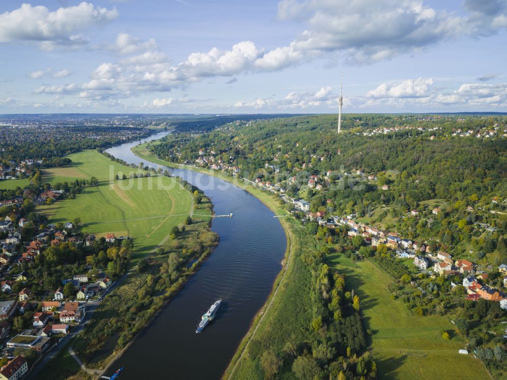 Dresden von oben - Uferbereiche am Flußverlauf der Elbe in Dresden im Bundesland Sachsen, Deutschland