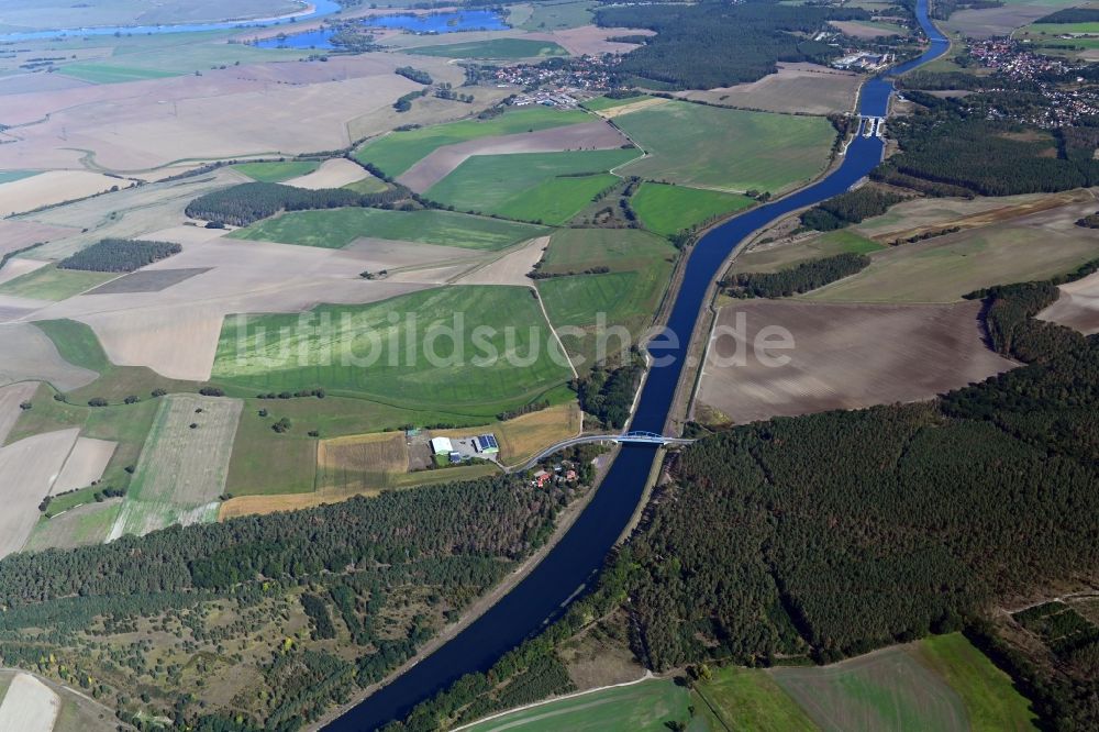 Ihleburg von oben - Uferbereiche am Flußverlauf Elbe-Havel-Kanal in Ihleburg im Bundesland Sachsen-Anhalt, Deutschland