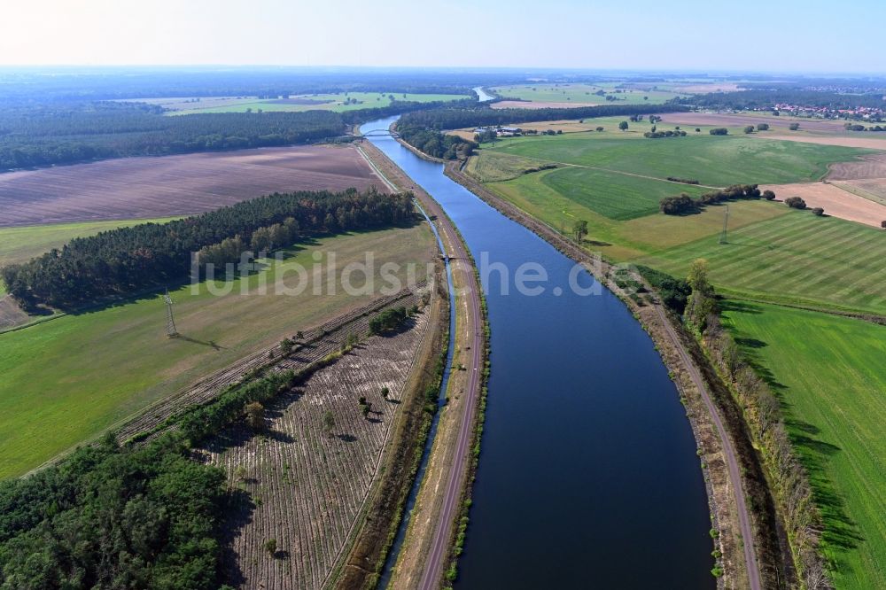 Ihleburg aus der Vogelperspektive: Uferbereiche am Flußverlauf Elbe-Havel-Kanal in Ihleburg im Bundesland Sachsen-Anhalt, Deutschland