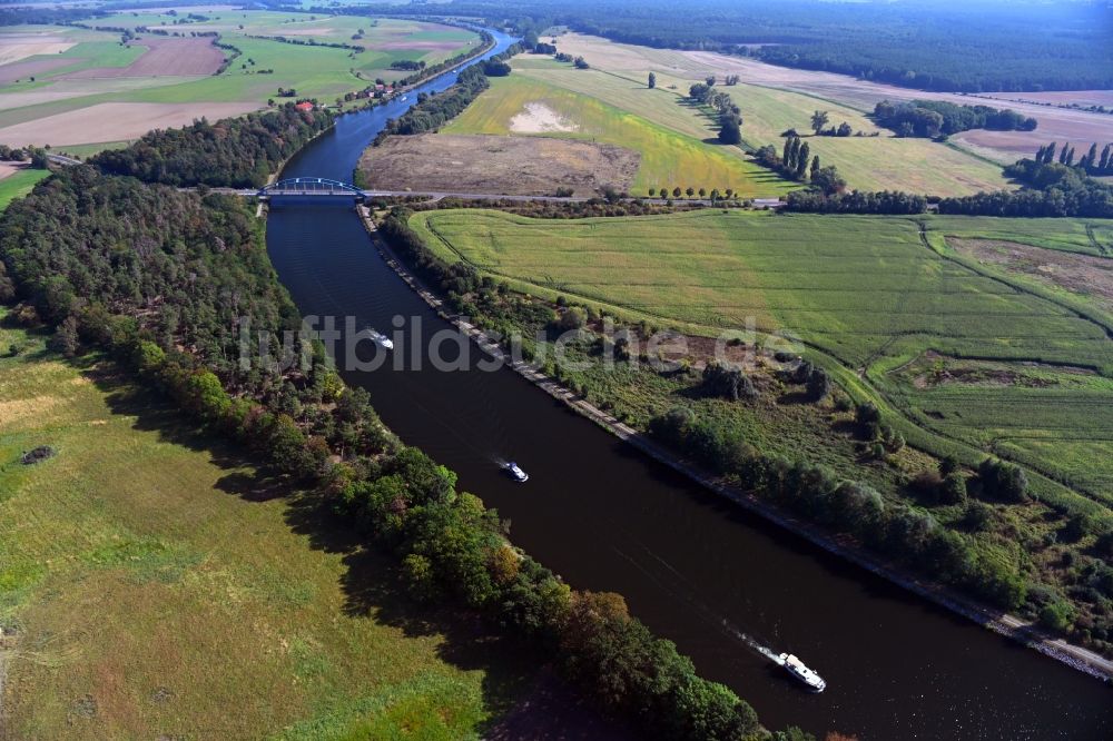 Luftaufnahme Ihleburg - Uferbereiche am Flußverlauf Elbe-Havel-Kanal in Ihleburg im Bundesland Sachsen-Anhalt, Deutschland