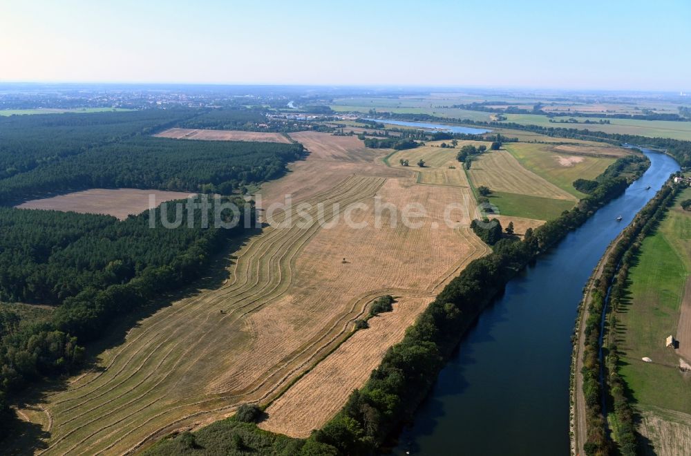 Parchau von oben - Uferbereiche am Flußverlauf des Elbe-Havel-Kanal in Parchau im Bundesland Sachsen-Anhalt, Deutschland