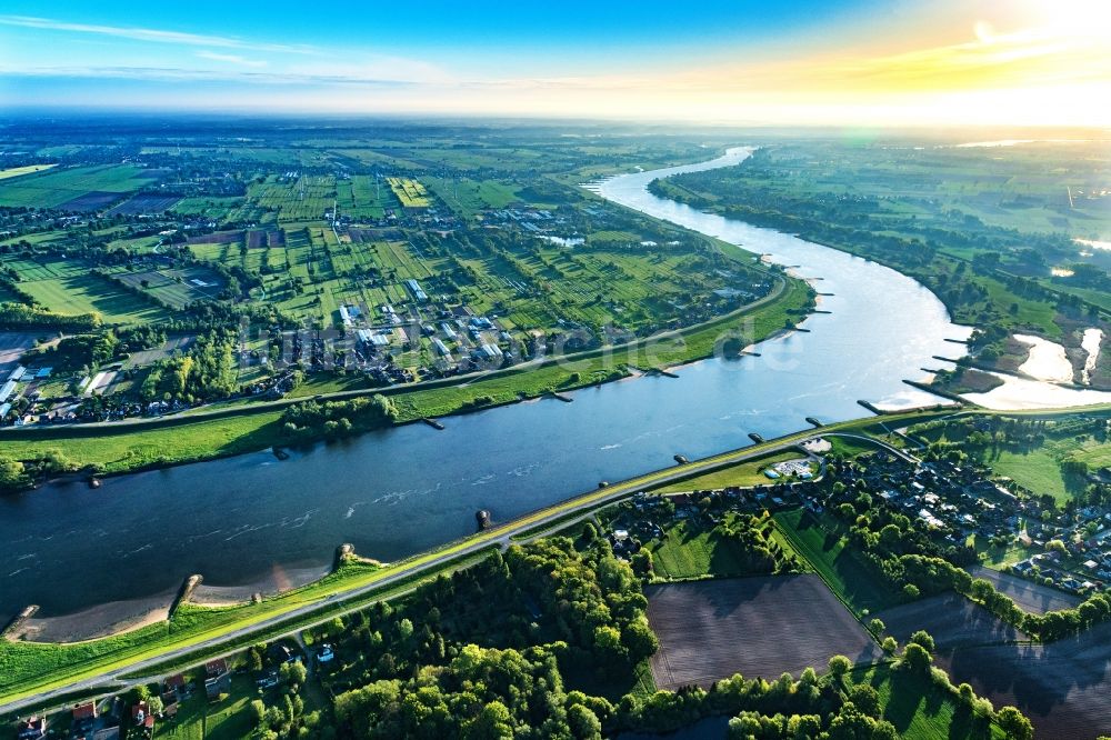 Luftbild Hamburg - Uferbereiche am Flußverlauf der Elbe am Kraueler Hauptdeich im Ortsteil Kirchwerder in Hamburg, Deutschland