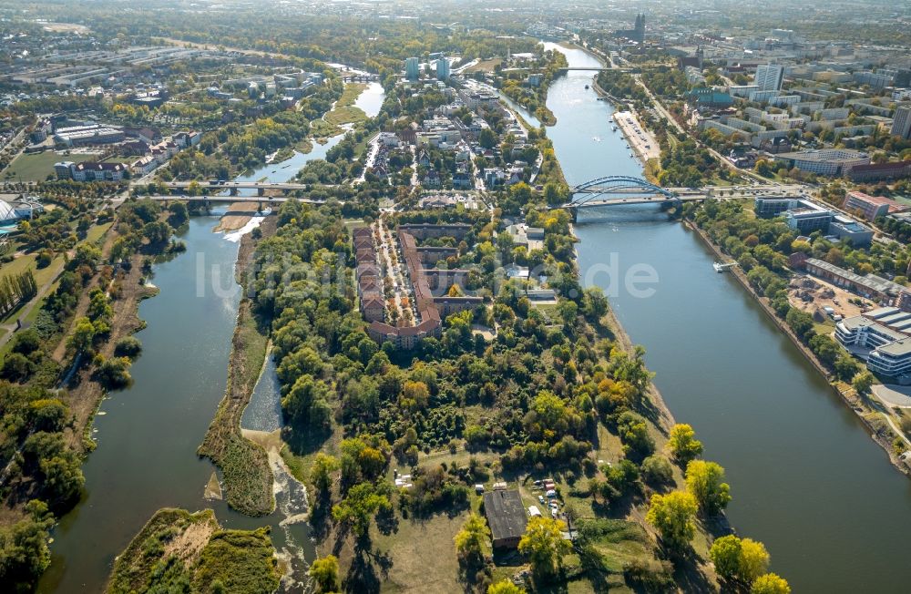 Luftbild Magdeburg - Uferbereiche am Flußverlauf der Elbe in Magdeburg im Bundesland Sachsen-Anhalt, Deutschland