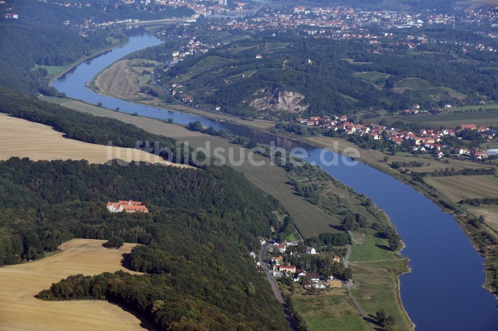 Scharfenberg aus der Vogelperspektive: Uferbereiche am Flußverlauf der Elbe in Scharfenberg im Bundesland Sachsen