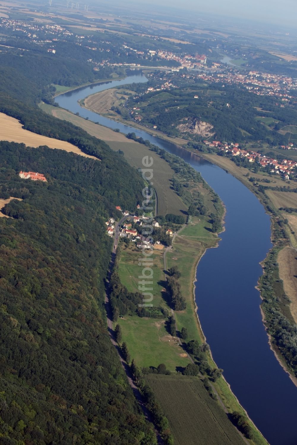 Luftaufnahme Scharfenberg - Uferbereiche am Flußverlauf der Elbe in Scharfenberg im Bundesland Sachsen