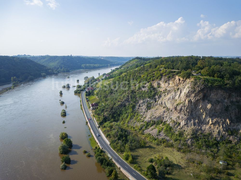 Luftaufnahme Scharfenberg - Uferbereiche am Flußverlauf der Elbe in Sörnewitz im Bundesland Sachsen