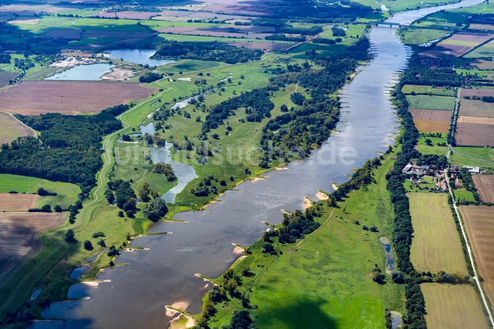 Luftaufnahme Storkau (Elbe) - Uferbereiche am Flußverlauf der Elbe in Storkau (Elbe) im Bundesland Sachsen-Anhalt, Deutschland