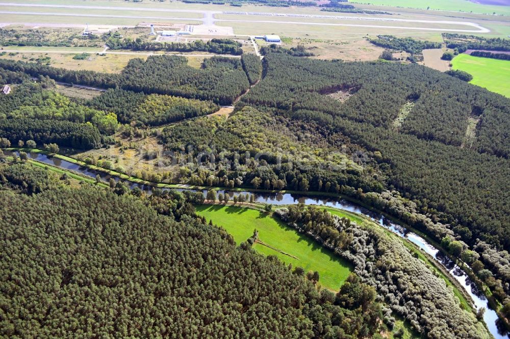 Damm aus der Vogelperspektive: Uferbereiche am Flußverlauf der Elde in Damm im Bundesland Mecklenburg-Vorpommern, Deutschland