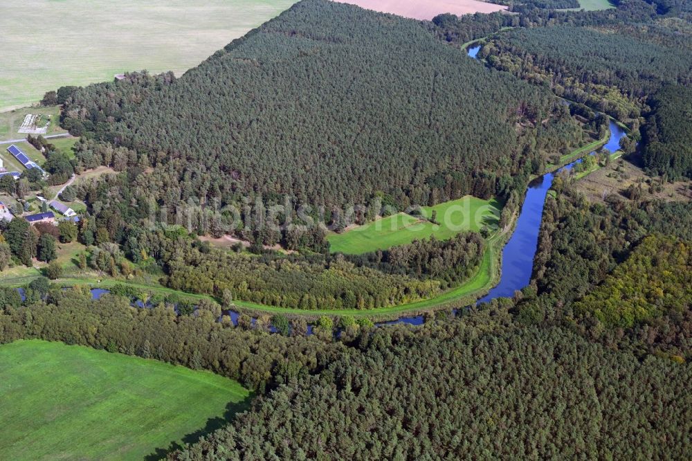 Damm aus der Vogelperspektive: Uferbereiche am Flußverlauf der Elde in Damm im Bundesland Mecklenburg-Vorpommern, Deutschland