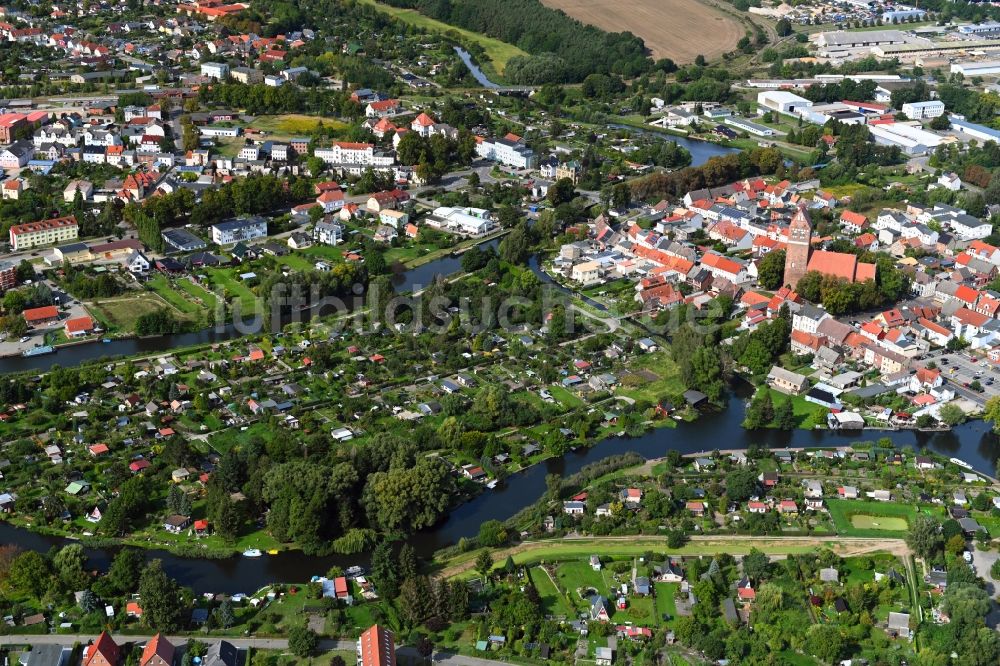 Luftaufnahme Parchim - Uferbereiche am Flußverlauf der Elde in Parchim im Bundesland Mecklenburg-Vorpommern, Deutschland