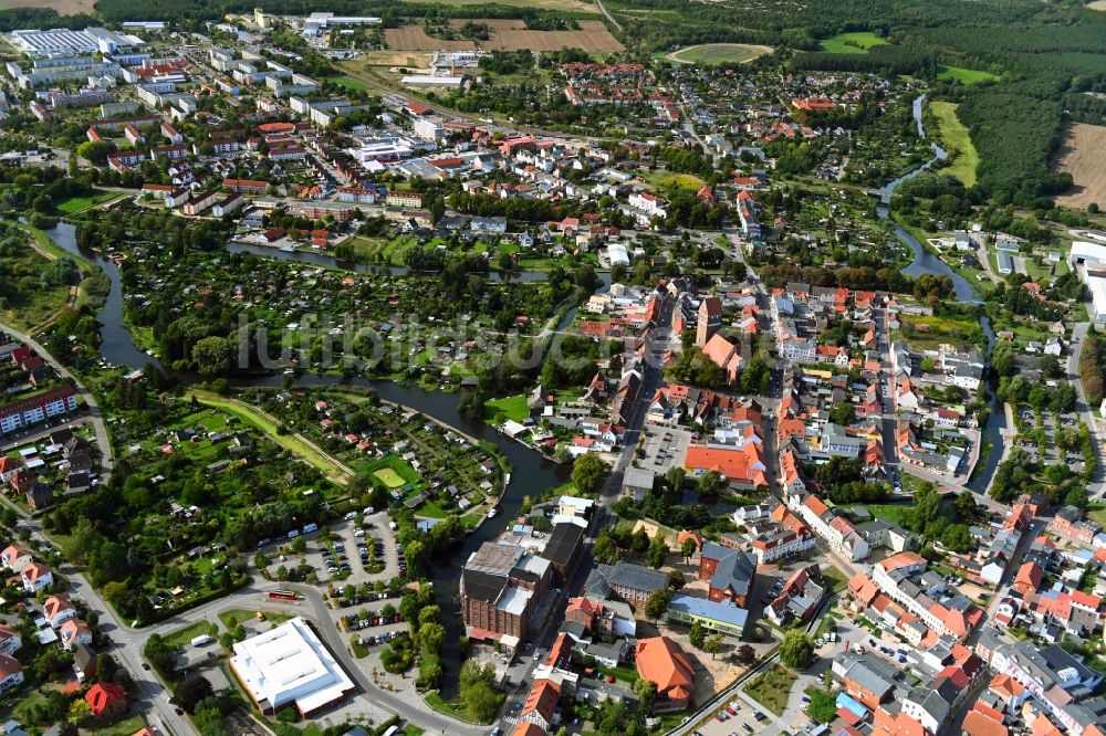 Parchim aus der Vogelperspektive: Uferbereiche am Flußverlauf der Elde in Parchim im Bundesland Mecklenburg-Vorpommern, Deutschland