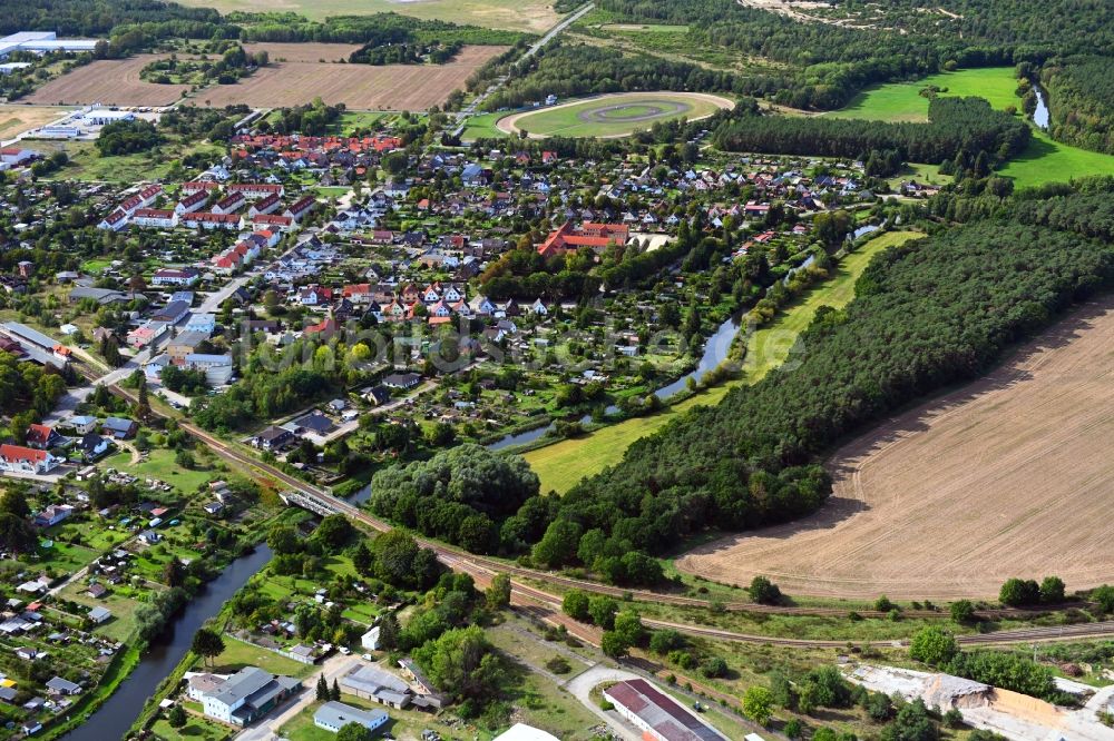 Luftaufnahme Parchim - Uferbereiche am Flußverlauf der Elde in Parchim im Bundesland Mecklenburg-Vorpommern, Deutschland