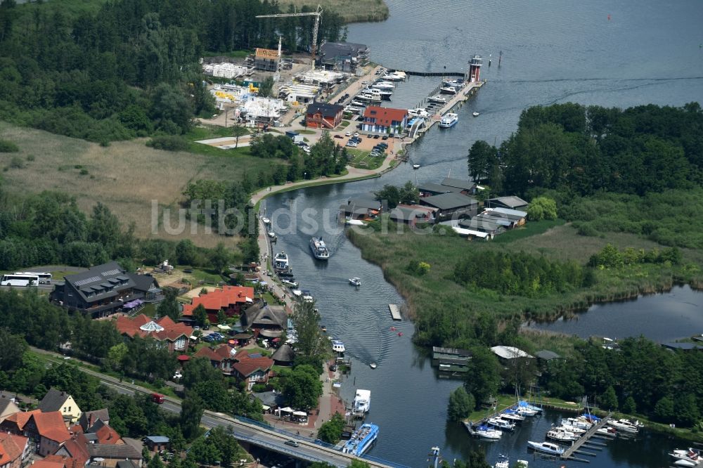 Plau am See von oben - Uferbereiche am Flußverlauf Elde in Plau am See im Bundesland Mecklenburg-Vorpommern