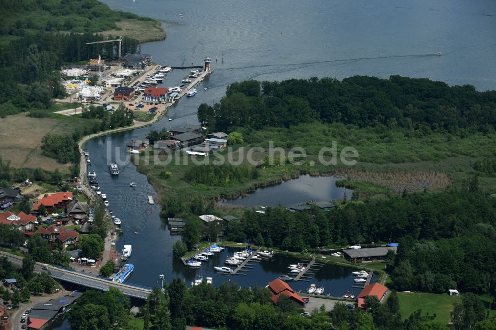 Luftbild Plau am See - Uferbereiche am Flußverlauf Elde in Plau am See im Bundesland Mecklenburg-Vorpommern