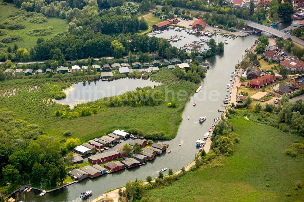 Plau am See von oben - Uferbereiche am Flußverlauf Elde in Plau am See im Bundesland Mecklenburg-Vorpommern