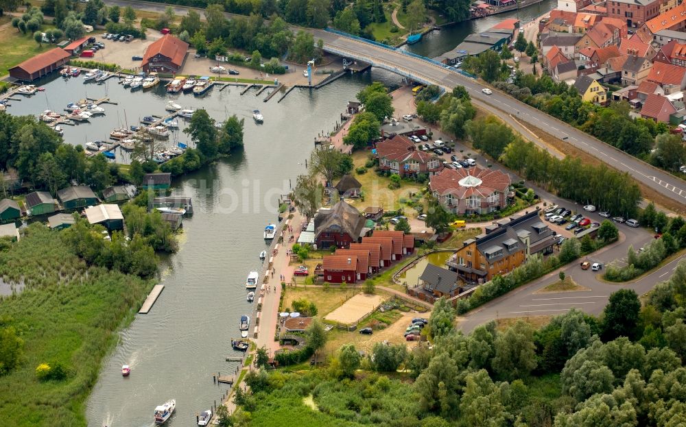 Plau am See aus der Vogelperspektive: Uferbereiche am Flußverlauf Elde in Plau am See im Bundesland Mecklenburg-Vorpommern