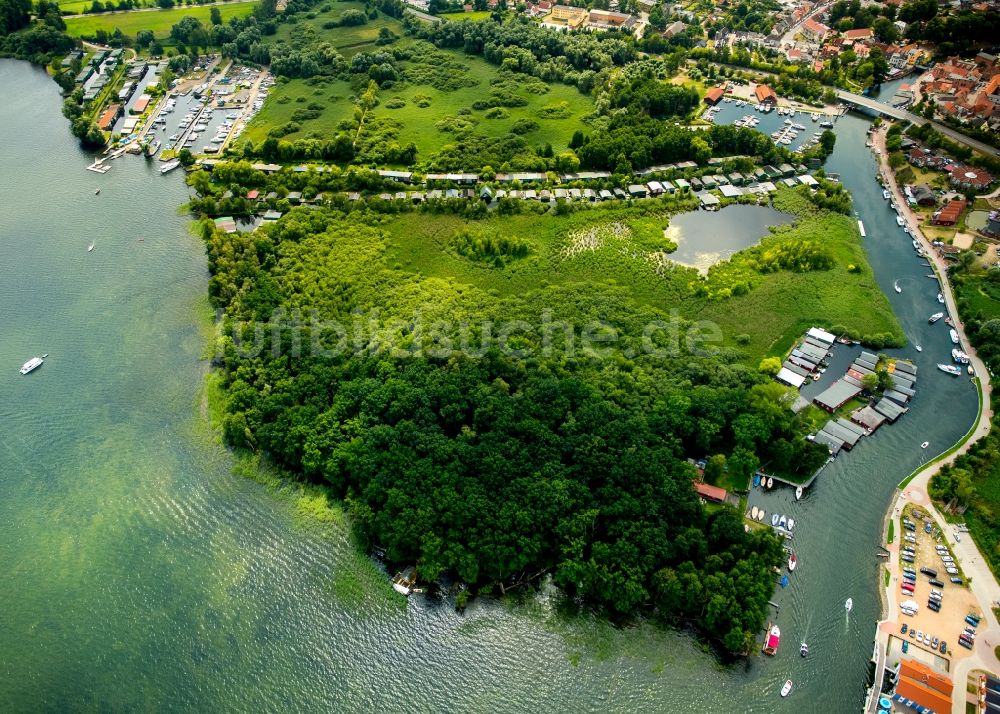 Luftbild Plau am See - Uferbereiche am Flußverlauf Elde in Plau am See im Bundesland Mecklenburg-Vorpommern