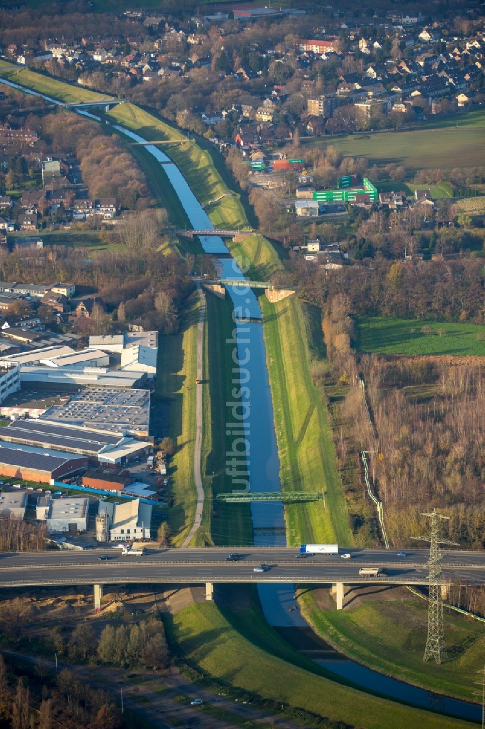 Buschhausen von oben - Uferbereiche am Flußverlauf des Flusses Emscher in Buschhausen im Bundesland Nordrhein-Westfalen