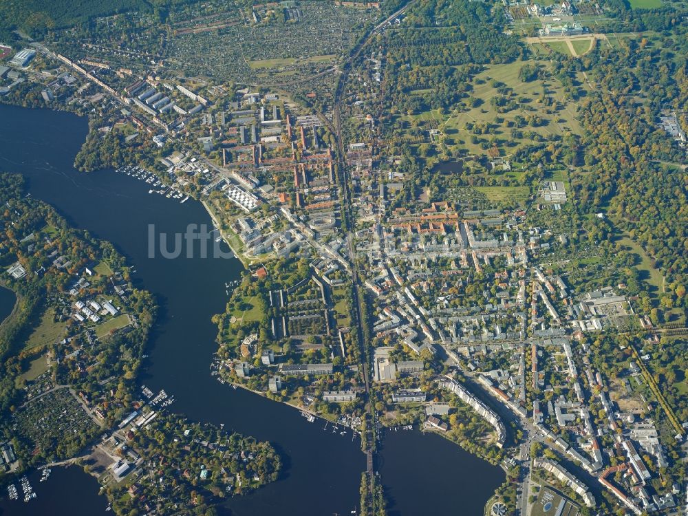 Luftbild Potsdam - Uferbereiche am Flußverlauf der Havel in Potsdam im Bundesland Brandenburg