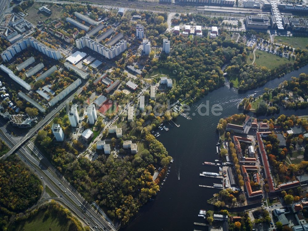 Luftaufnahme Potsdam - Uferbereiche am Flußverlauf der Havel zum Tiefen See in Potsdam im Bundesland Brandenburg