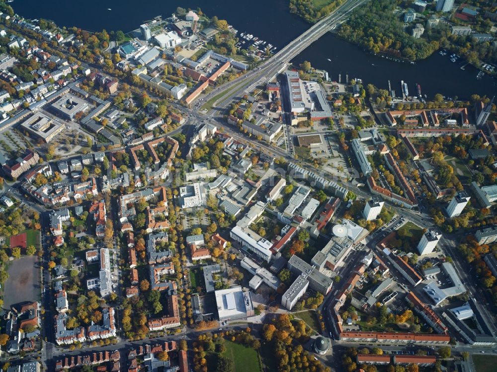 Luftbild Potsdam - Uferbereiche am Flußverlauf der Havel zum Tiefen See in Potsdam im Bundesland Brandenburg