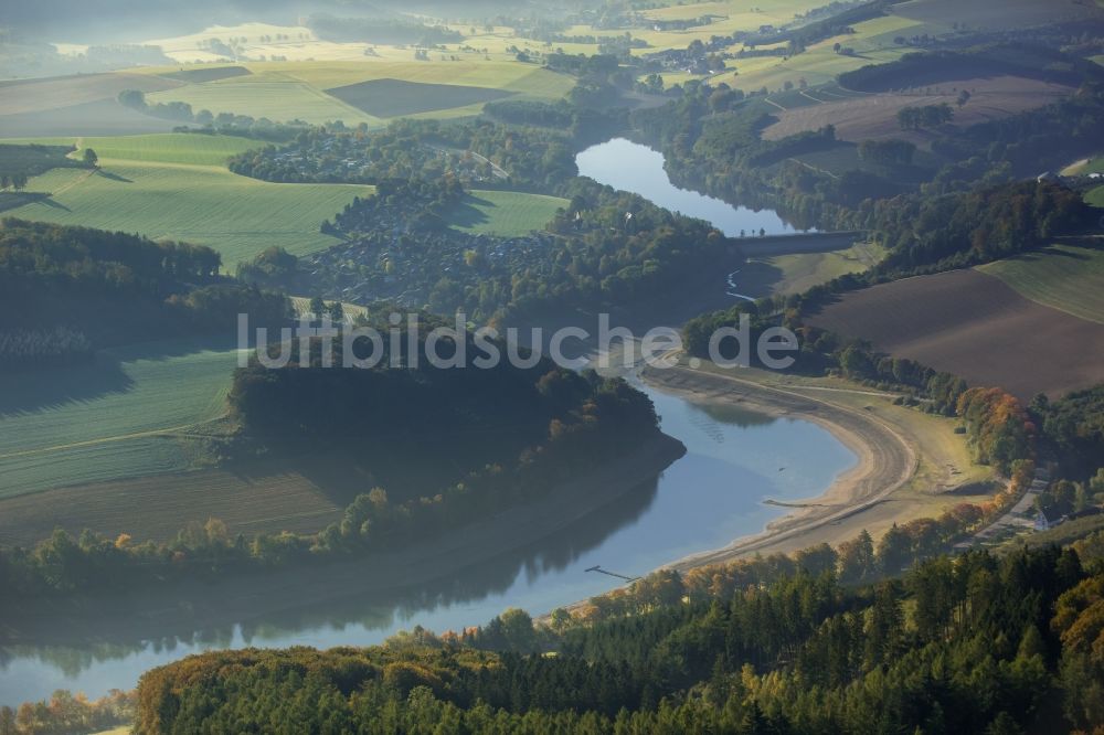 Luftbild Meschede - Uferbereiche am Flußverlauf der Henne in Meschede im Bundesland Nordrhein-Westfalen