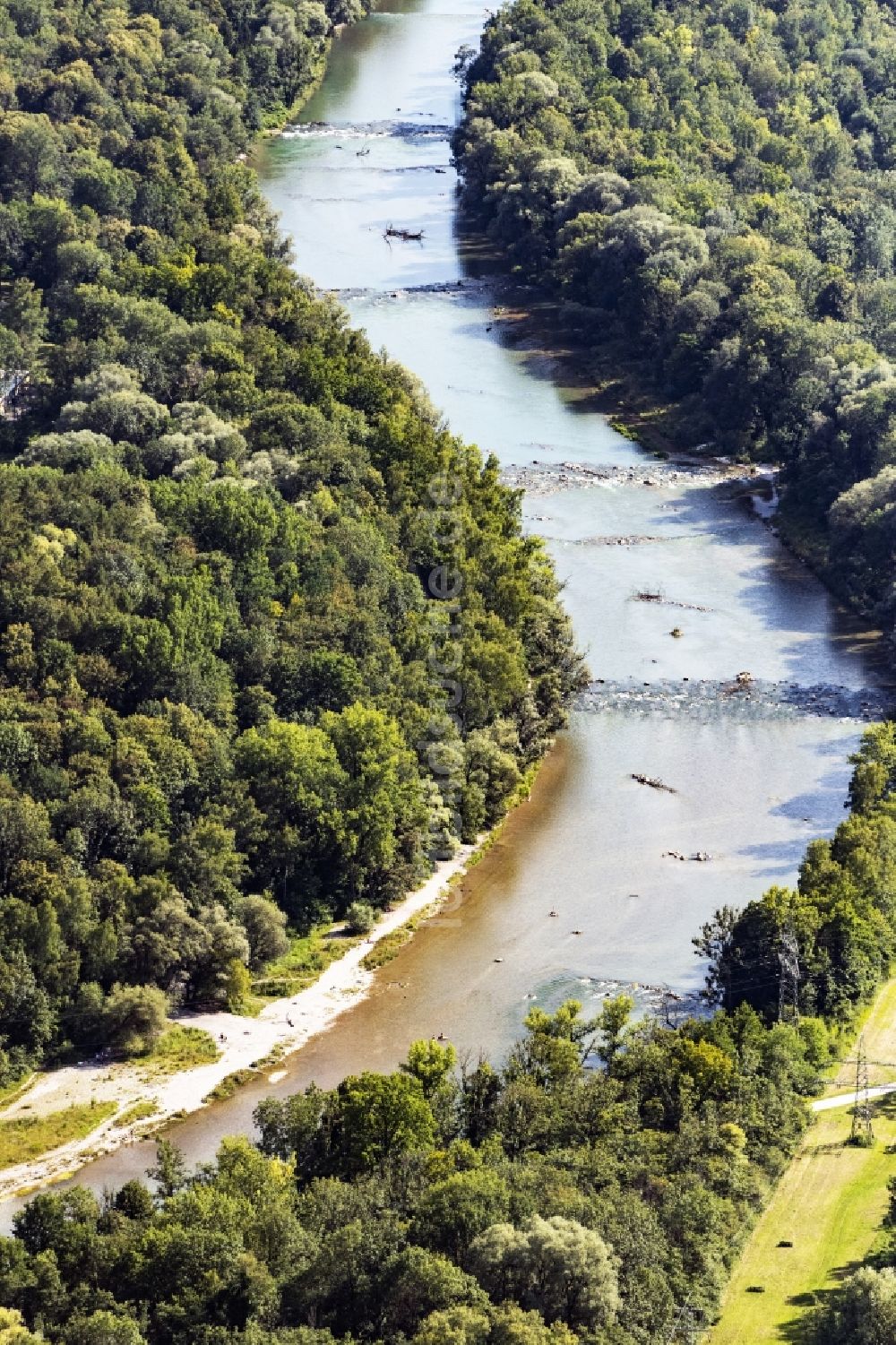 München aus der Vogelperspektive: Uferbereiche am Flußverlauf der Isar in München im Bundesland Bayern, Deutschland