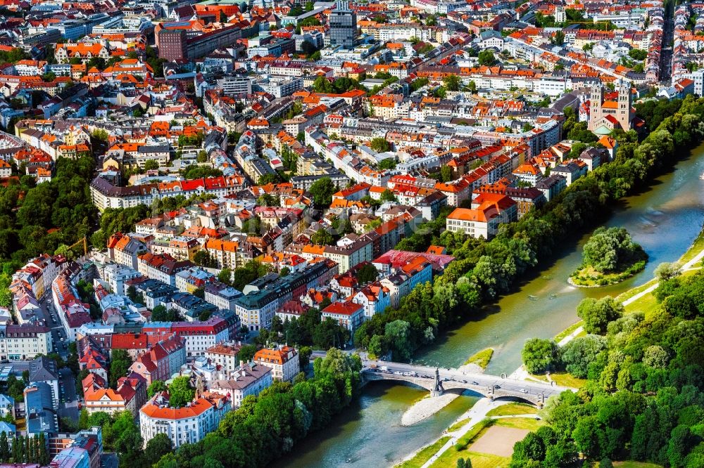 München aus der Vogelperspektive: Uferbereiche am Flußverlauf der Isar im Ortsteil Ludwigsvorstadt-Isarvorstadt in München im Bundesland Bayern, Deutschland