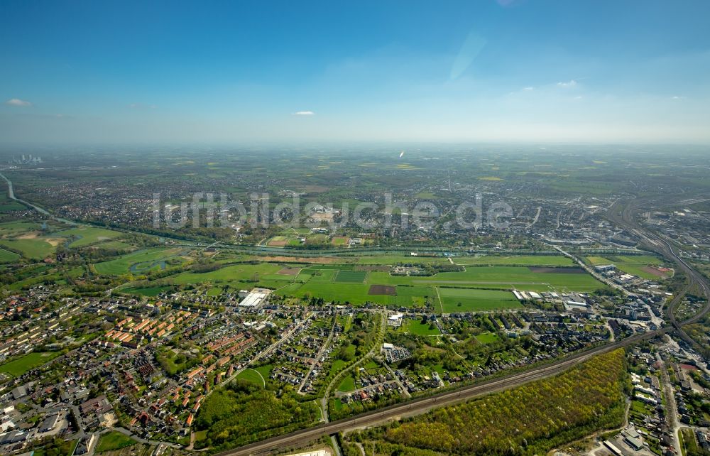 Hamm von oben - Uferbereiche am Flußverlauf der Lippe mit Fischaufstieg in Hamm im Bundesland Nordrhein-Westfalen