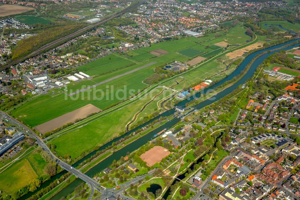 Luftaufnahme Hamm - Uferbereiche am Flußverlauf der Lippe mit Fischaufstieg in Hamm im Bundesland Nordrhein-Westfalen