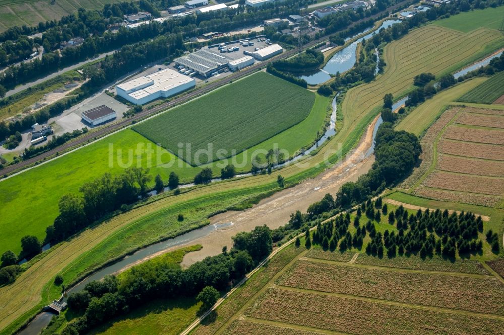 Luftaufnahme Bestwig - Uferbereiche am Flußverlauf der Luchtmücke bei Niedrigwasserstand und der Ruhr in Bestwig im Bundesland Nordrhein-Westfalen