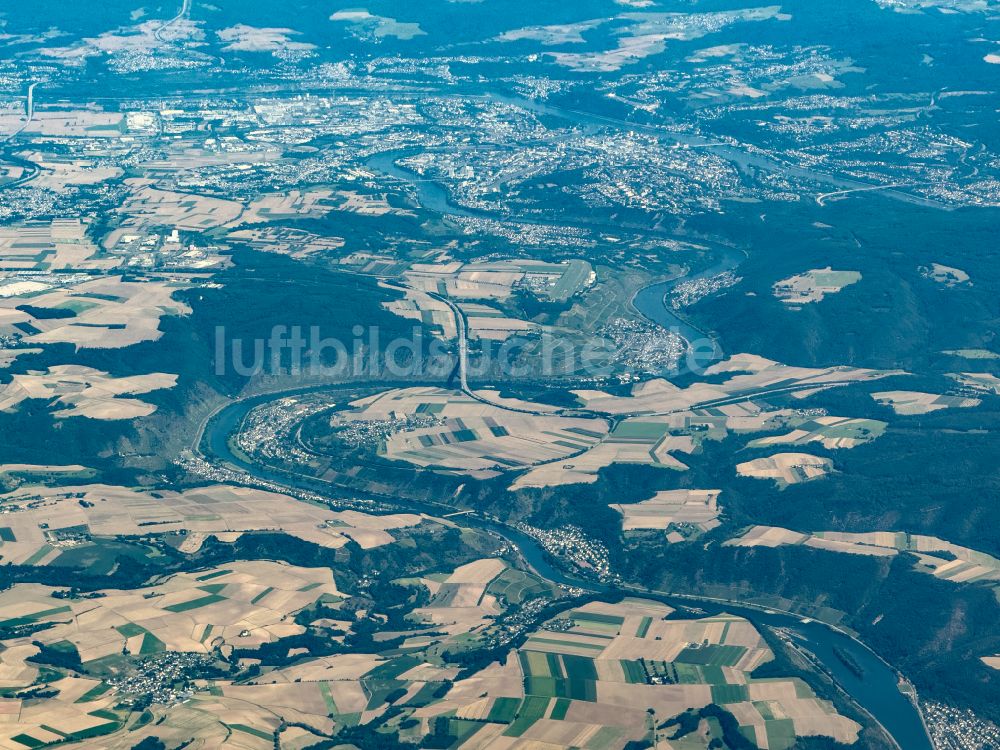 Dieblich aus der Vogelperspektive: Uferbereiche am Flußverlauf Mosel in Dieblich im Bundesland Rheinland-Pfalz, Deutschland