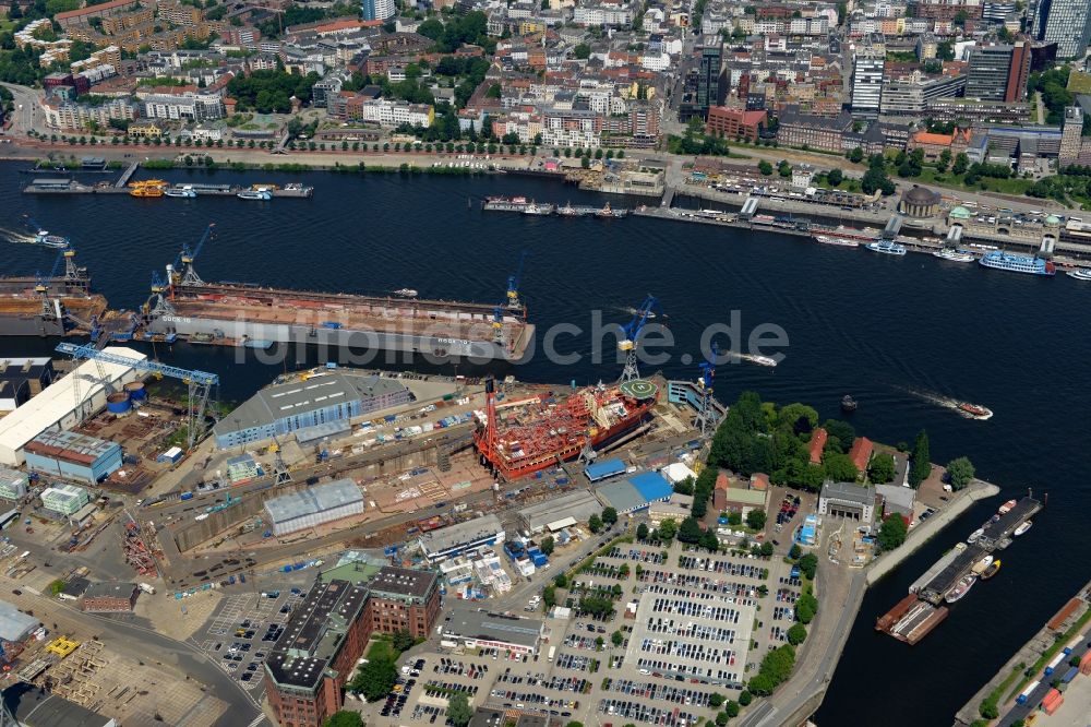 Luftaufnahme Hamburg - Uferbereiche am Flußverlauf Norderelbe an den Landungsbrücken in Hamburg