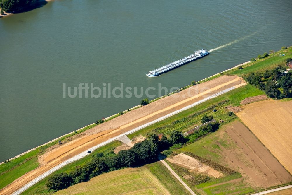 Luftbild Duisburg - Uferbereiche am Flußverlauf des Rhein in Duisburg im Bundesland Nordrhein-Westfalen