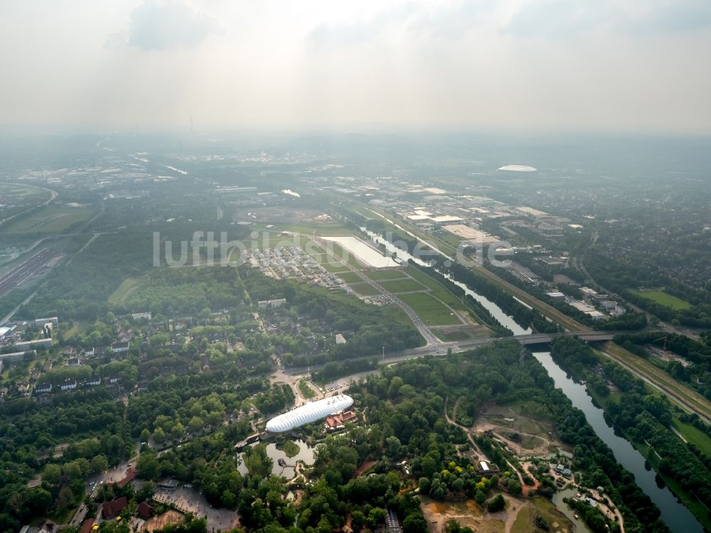 Luftaufnahme Gelsenkirchen - Uferbereiche am Flußverlauf des Rhein-Herne-Kanal und der Emscher im Norden von Gelsenkirchen im Bundesland Nordrhein-Westfalen