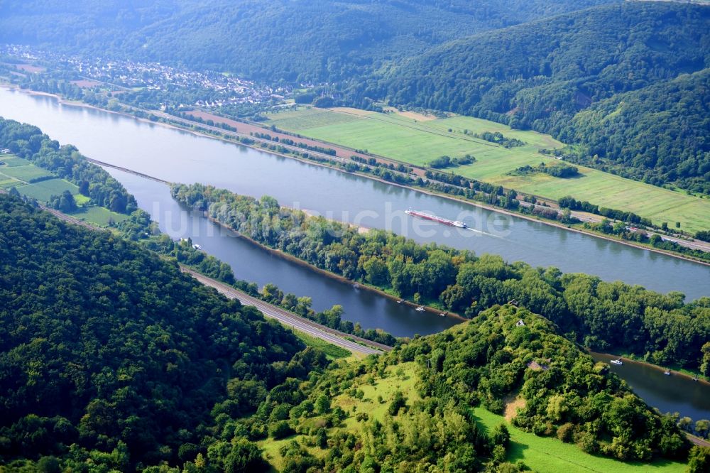 Oberhammerstein aus der Vogelperspektive: Uferbereiche am Flußverlauf des Rhein in Oberhammerstein im Bundesland Rheinland-Pfalz, Deutschland