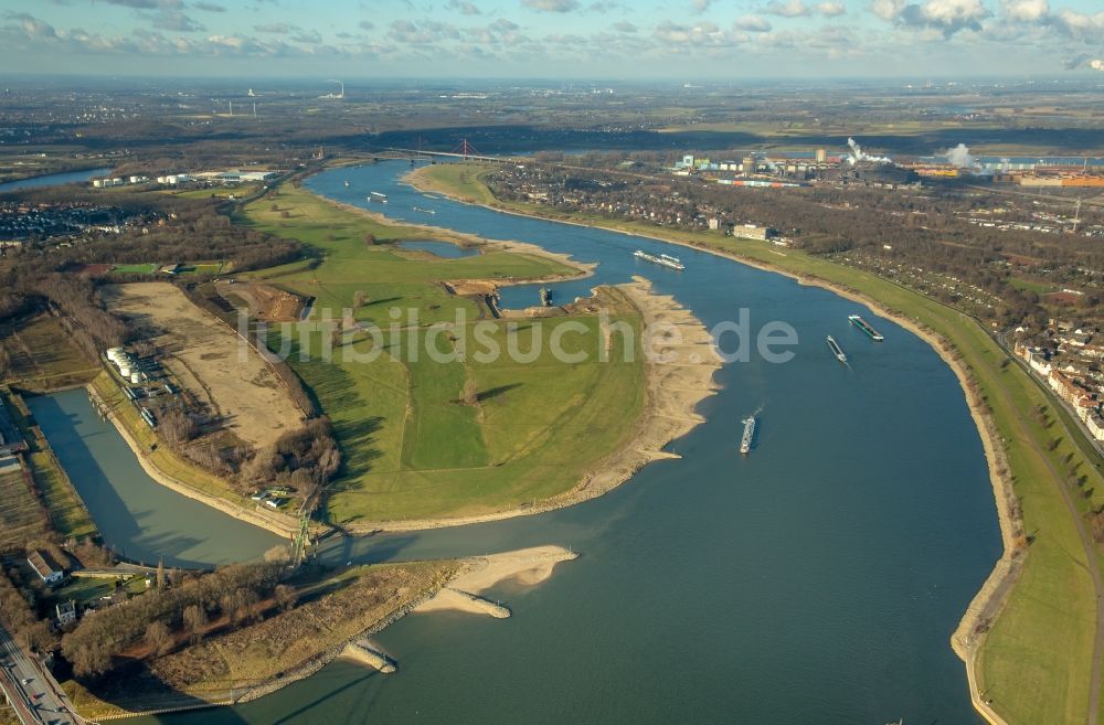 Luftaufnahme Duisburg - Uferbereiche am Flußverlauf des Rhein im Ortsteil Homberg-Ruhrort-Baerl in Duisburg im Bundesland Nordrhein-Westfalen