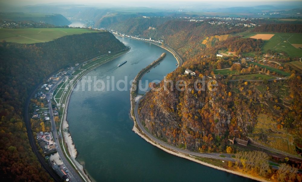 Luftaufnahme Sankt Goarshausen - Uferbereiche am Flußverlauf Rhein in Sankt Goarshausen im Bundesland Rheinland-Pfalz