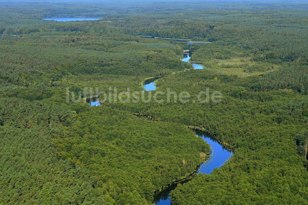 Fristow von oben - Uferbereiche am Flussverlauf der Rhin im Bundesland Brandenburg, Deutschland