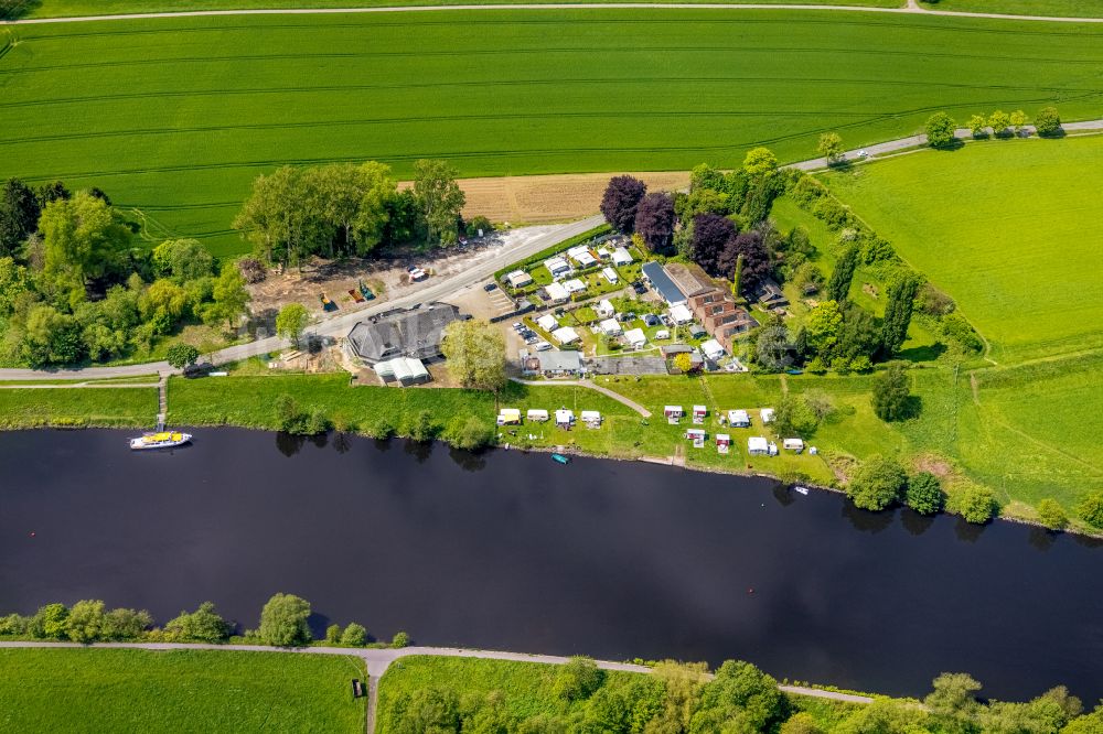 Luftaufnahme Mülheim an der Ruhr - Uferbereiche am Flußverlauf am Rhurtalhang am Auberg in Mülheim an der Ruhr im Bundesland Nordrhein-Westfalen