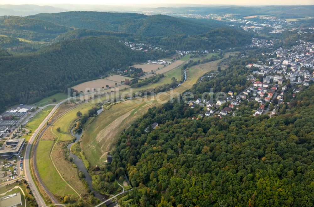 Luftbild Arnsberg - Uferbereiche am Flußverlauf der Ruhr in Arnsberg im Bundesland Nordrhein-Westfalen, Deutschland