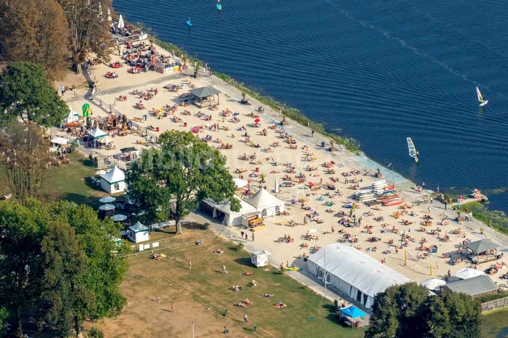 Essen von oben - Uferbereiche am Flußverlauf der Ruhr im Bereich des Strandbades Seaside Beach Baldeney in Essen im Bundesland Nordrhein-Westfalen