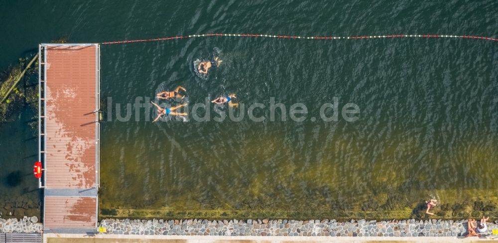 Essen von oben - Uferbereiche am Flußverlauf der Ruhr im Bereich des Strandbades Seaside Beach Baldeney in Essen im Bundesland Nordrhein-Westfalen