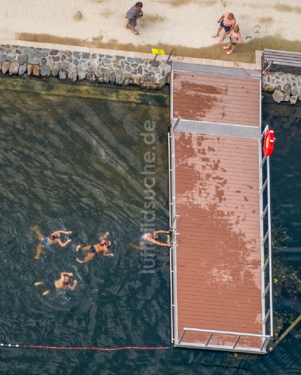 Essen aus der Vogelperspektive: Uferbereiche am Flußverlauf der Ruhr im Bereich des Strandbades Seaside Beach Baldeney in Essen im Bundesland Nordrhein-Westfalen