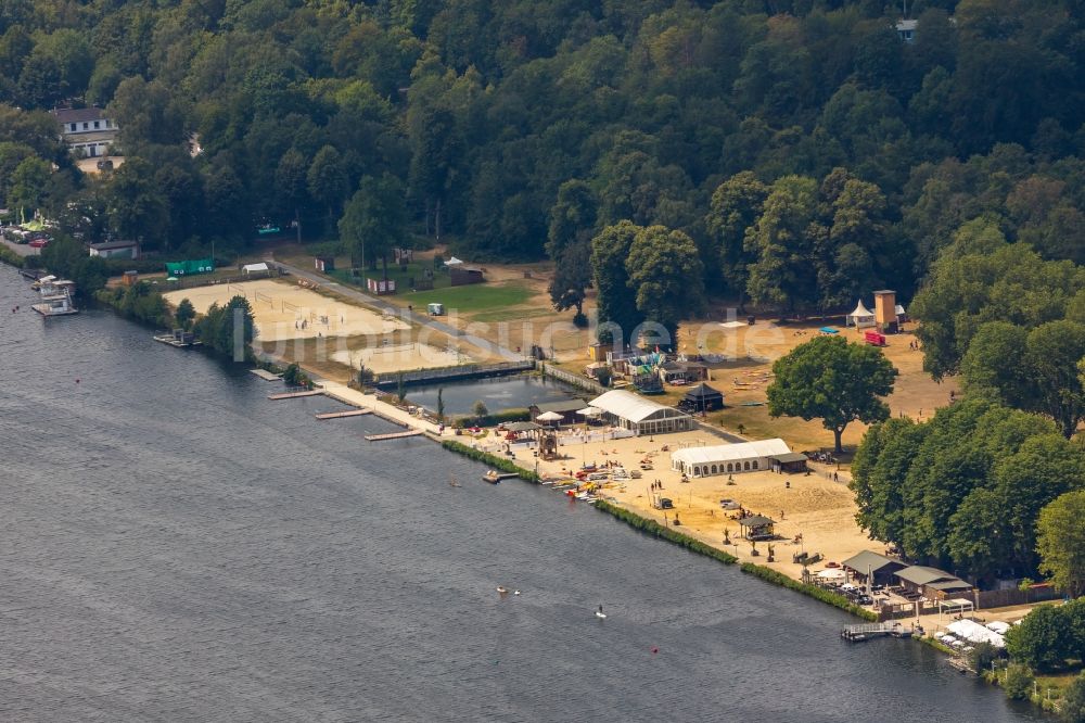 Essen aus der Vogelperspektive: Uferbereiche am Flußverlauf der Ruhr im Bereich des Strandbades Seaside Beach Baldeney in Essen im Bundesland Nordrhein-Westfalen