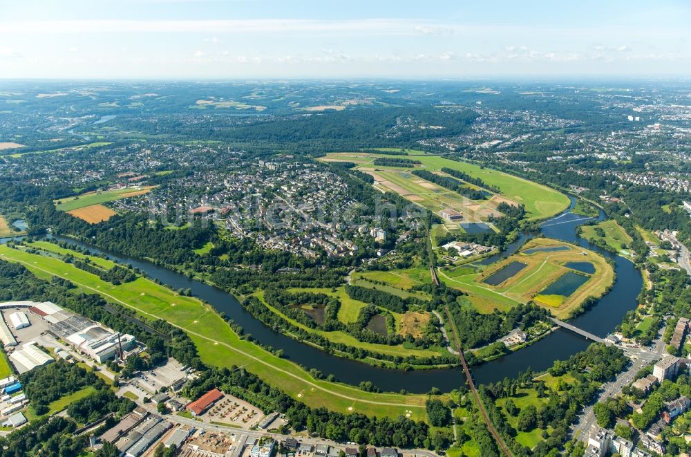 Essen von oben - Uferbereiche am Flußverlauf der Ruhr in Essen im Bundesland Nordrhein-Westfalen