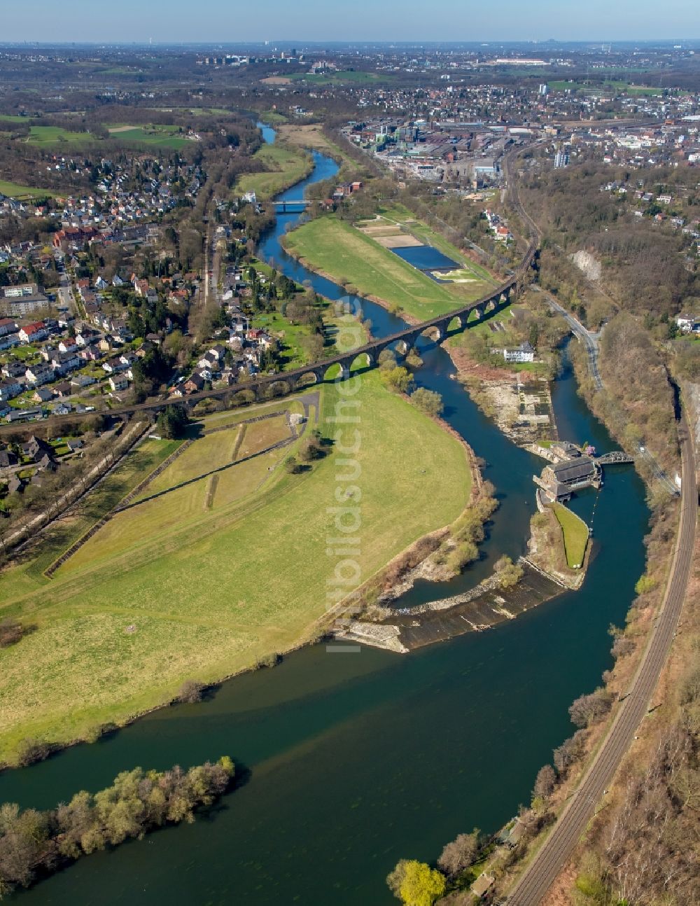 Witten von oben - Uferbereiche am Flußverlauf der Ruhr im Ortsteil Bommern in Witten im Bundesland Nordrhein-Westfalen