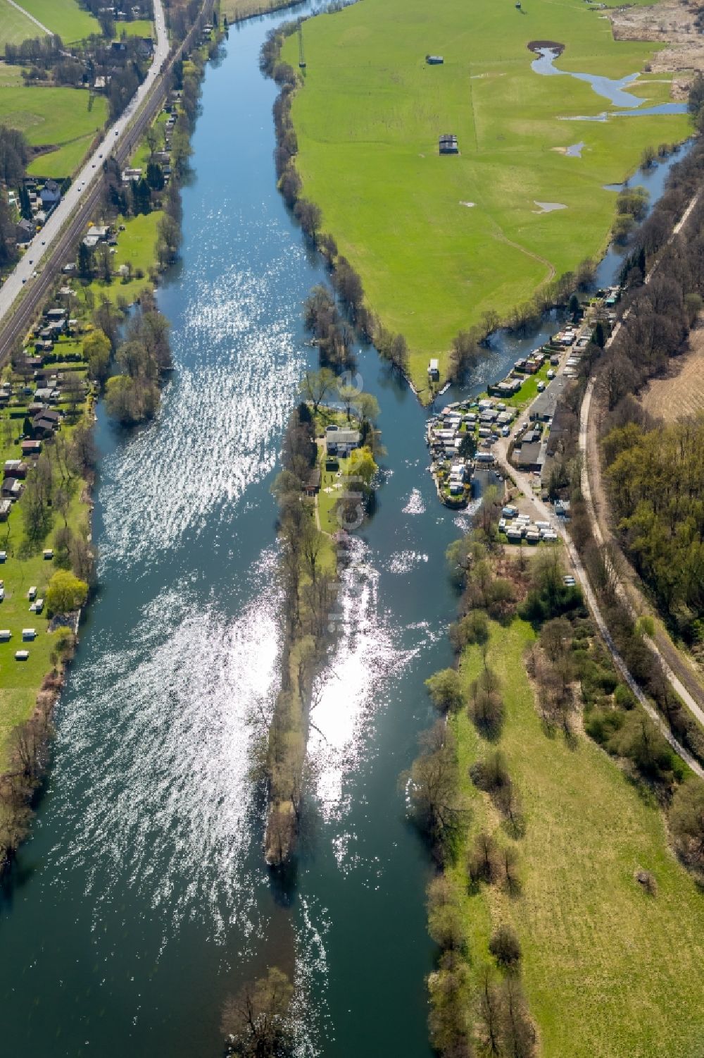 Witten von oben - Uferbereiche am Flußverlauf der Ruhr im Ortsteil Bommern in Witten im Bundesland Nordrhein-Westfalen